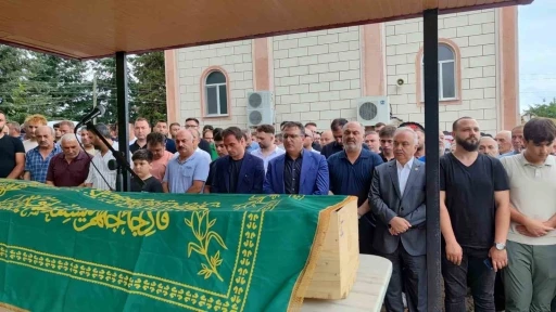 Gazeteci Cem Küçük babasını son yolculuğa uğurladı
