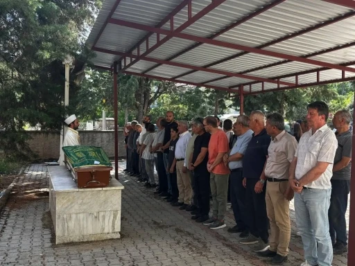 Gazeteci S&ouml;zeri&rsquo;nin annesi son yolcuğuna uğurlandı
