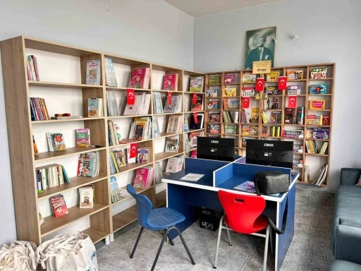 Gazetecilerden k&ouml;y okuluna k&uuml;t&uuml;phane
