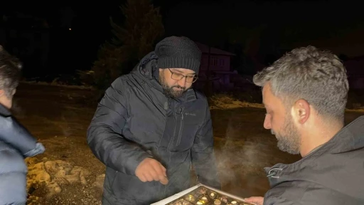 Gazetecilerden polislere yeni yıl s&uuml;rprizi
