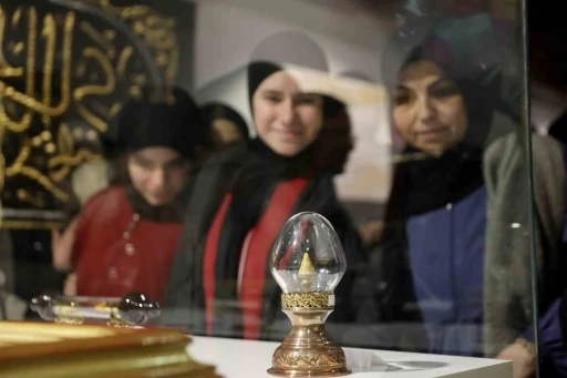 Gaziantep B&uuml;y&uuml;kşehir ev sahipliğinde Mukaddes Emanetler Sergisi&rsquo;ne yoğun ilgi
