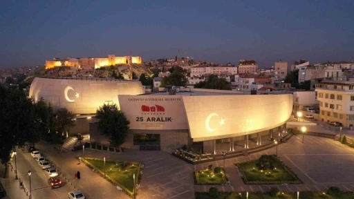 Gaziantep B&uuml;y&uuml;kşehir ev sahipliğinde "İnsan Aklı Nasıl &Ccedil;alışır" s&ouml;yleşisi
