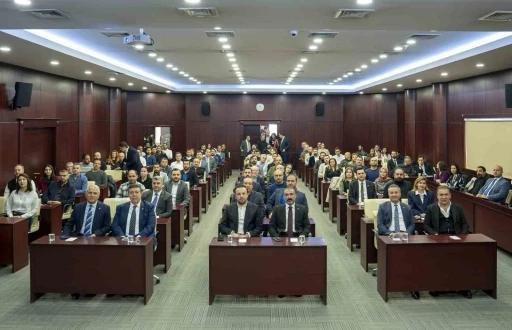 Gaziantep Dijital İnşaat Zirvesi&rsquo;nde sekt&ouml;r&uuml;n geleceği konuşuldu
