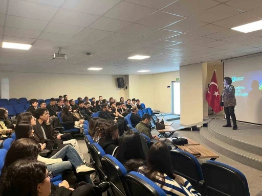 Gaziantep Kolej Vakfı &Ouml;zel Liseleri &ouml;ğrencileri Ankara ve İstanbul&rsquo;u mercek altına aldı
