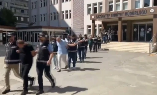 Gaziantep merkezli 3 ilde kamuyu 13 milyon TL zarara uğratan şahıslara operasyon: 13 gözaltı
