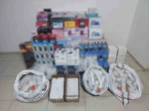 Gaziantep&rsquo;te 1,3 milyon TL&rsquo;lik ka&ccedil;ak elektronik eşya ele ge&ccedil;irildi: 1 g&ouml;zaltı
