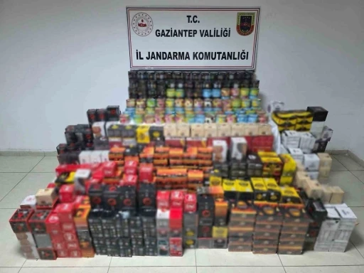 Gaziantep&rsquo;te 1,5 milyon TL değerinde ka&ccedil;ak nargile t&uuml;t&uuml;n&uuml; ve k&ouml;m&uuml;r&uuml; ele ge&ccedil;irildi
