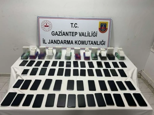 Gaziantep’te 2,7 milyon TL değerinde kaçak telefon ele geçirildi: 2 gözaltı

