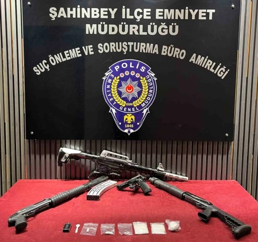 Gaziantep&rsquo;te 4 afet ruhsatsız silah ele ge&ccedil;irildi: 2 g&ouml;zaltı
