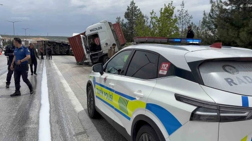 Gaziantep&rsquo;te 4 aracın karıştığı zincirleme kaza: 1 yaralı

