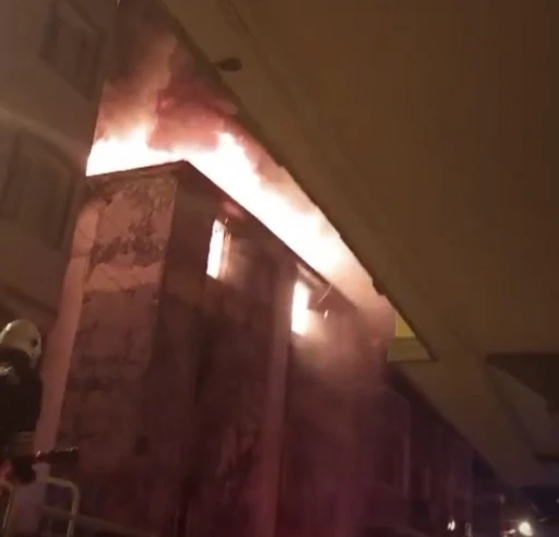 Gaziantep’te 4 katlı bina alevlere teslim oldu
