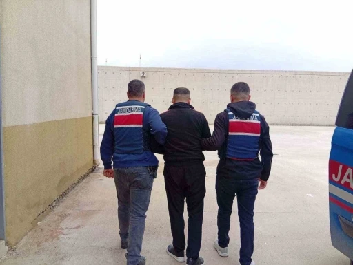 Gaziantep&rsquo;te 5 d&uuml;zensiz g&ouml;&ccedil;men yakalandı: 1 organizat&ouml;r tutuklandı
