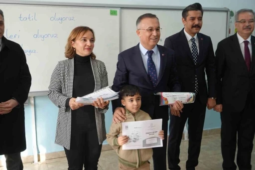 Gaziantep&rsquo;te 690 bin &ouml;ğrenci karne heyecanı yaşadı
