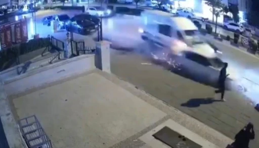 Gaziantep&rsquo;te ambulansın karıştığı zincirleme kazada 3 kişi yaralandı
