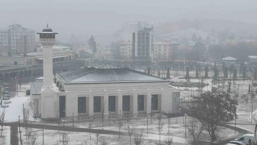 Gaziantep&rsquo;te beklenen kar yağışı etkisini g&ouml;stermeye başladı
