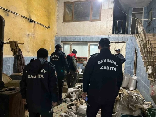 Gaziantep&rsquo;te bin 300 kilo sağlıksız sakatat ele ge&ccedil;irildi, iş yeri kapatıldı
