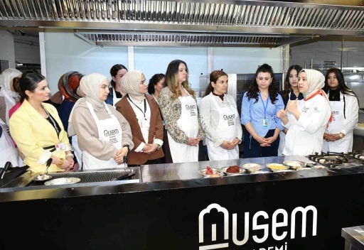 Gaziantep&rsquo;te &lsquo;ebe gebe el ele&rsquo; vererek pirpirim aşı yaptı
