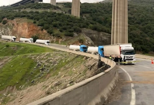 Gaziantep&rsquo;te iki tır kafa kafaya &ccedil;arpıştı: 1 &ouml;l&uuml;
