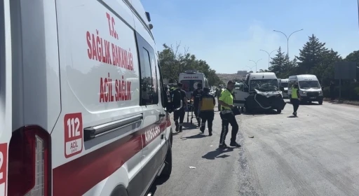 Gaziantep&rsquo;te iş&ccedil;i servisi tıra arkadan &ccedil;arptı: 11 yaralı
