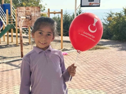 Gaziantep’te jandarma çocukları unutmadı
