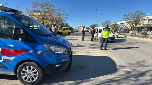Gaziantep&rsquo;te jandarmadan huzur-g&uuml;ven uygulaması: 673 aranan şahıs yakalandı

