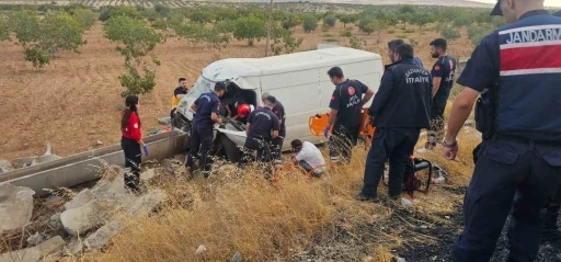Gaziantep’te kamyonet şarampole uçtu: 2 ağır yaralı
