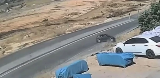 Gaziantep&rsquo;te kontrolden &ccedil;ıkan ara&ccedil; menfezde ters d&ouml;nd&uuml;: Kaza kamerada

