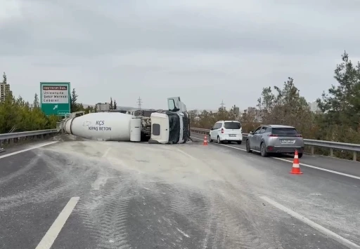 Gaziantep’te kontrolden çıkan beton mikseri devrildi: 1 yaralı
