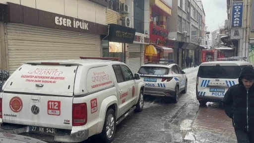 Gaziantep&rsquo;te korkutan iş yeri yangını: 2&rsquo;si ağır 6 kişi dumandan etkilendi
