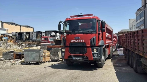Gaziantep&rsquo;te korkutan iş yeri yangını s&ouml;nd&uuml;r&uuml;ld&uuml;
