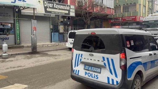 Gaziantep&rsquo;te kuyumcuyu soyan şahıslar yakalandı, &ccedil;alınan altınlar bulundu

