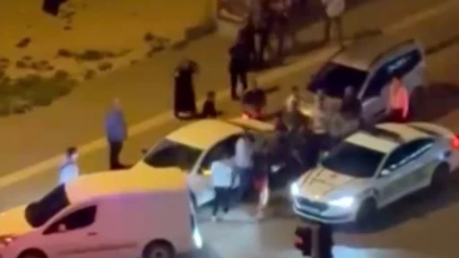 Gaziantep&rsquo;te meydana savaşını aratmayan trafik kavgası
