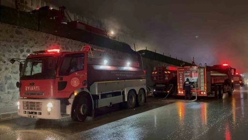 Gaziantep&rsquo;te mobilya fabrikası yangını kontrol altına alındı
