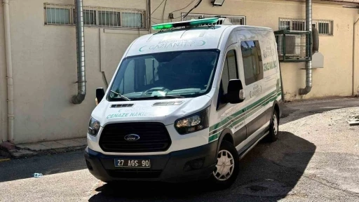 Gaziantep&rsquo;te motosiklet bariyerlere &ccedil;arptı: Gen&ccedil; s&uuml;r&uuml;c&uuml; hayatını kaybetti
