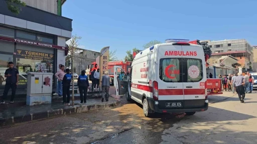 Gaziantep&rsquo;te muhasebeciler &ccedil;arşısı tadilatı sırasında korkutan yangın
