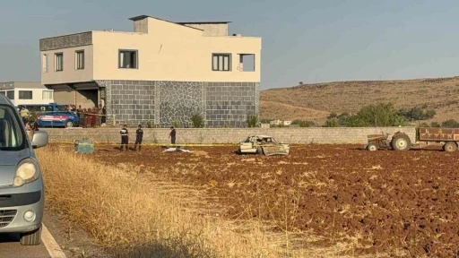 Gaziantep&rsquo;te otomobil evin &ouml;n&uuml;nde oturanların arasına daldı: 1 &ouml;l&uuml;, 5 yaralı
