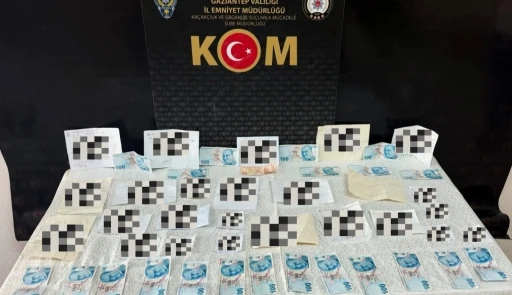 Gaziantep&rsquo;te pes dedirten operasyon: B&uuml;y&uuml; ve beddua i&ccedil;erikli kağıtlar şoke etti
