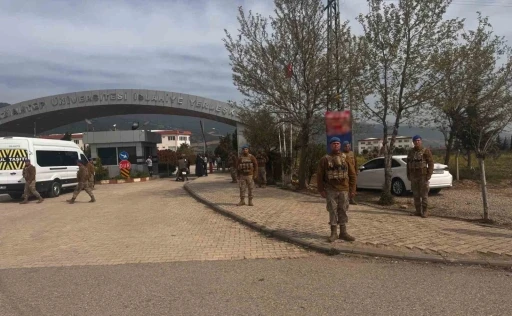 Gaziantep&rsquo;te "Huzurlu Okul &Ouml;nleri" uygulaması: 78 aranan şahıs yakalandı
