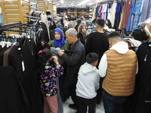 Gaziantep’te Ramazan’ın son günü alışveriş yoğunluğu had safhaya çıktı
