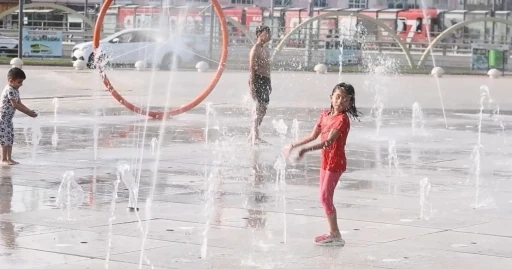 Gaziantep’te sıcaktan bunalan vatandaşlar Şahinbey parklarında serinliyor
