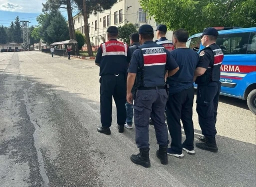 Gaziantep’te silah kaçakçılığı operasyonu: 2 tutuklama
