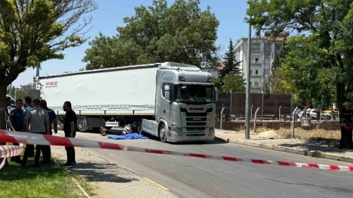 Gaziantep’te tırın altında kalan motosikletteki 2 kişi hayatını kaybetti
