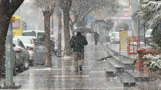 Gaziantep&rsquo;te yoğun kar yağışı etkili oluyor
