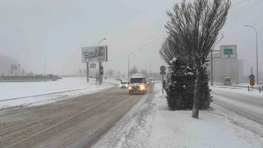 Gaziantep&rsquo;te yoğun kar yağışı etkili oluyor
