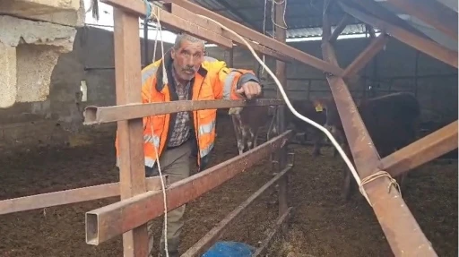 Gaziantep&rsquo;te yoğun kar yağışı sonrası ahırın &ccedil;atısı &ccedil;&ouml;kt&uuml;
