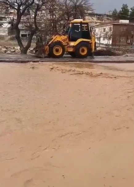 Gaziantep&rsquo;te yollar g&ouml;le d&ouml;nd&uuml;

