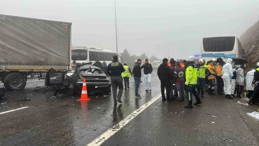Gaziantep&rsquo;te zincirleme kaza: 2 &ouml;l&uuml;, 10 yaralı
