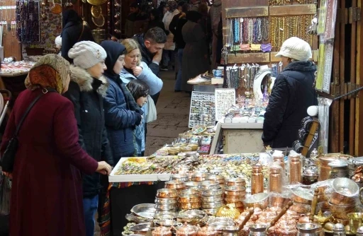 Gaziantep&rsquo;teki tarihi &ccedil;arşılarda yarıyıl tatili yoğunluğu
