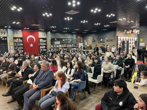 Gaziosmanpaşa&rsquo;da 27 Mart D&uuml;nya Tiyatrolar G&uuml;n&uuml; etkinliği d&uuml;zenlendi
