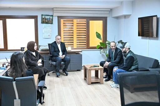 Gaziosmanpaşa’da kafede yaşanan tartışmanın ardından Belediye Başkan Vekili Karadeniz tarafları barıştırdı
